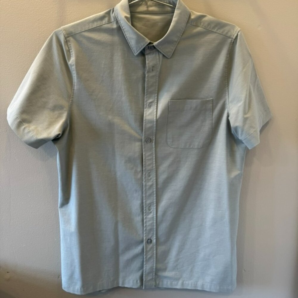 Vuori Bridge Short Sleeve Button Down Color White Sage Size Small
